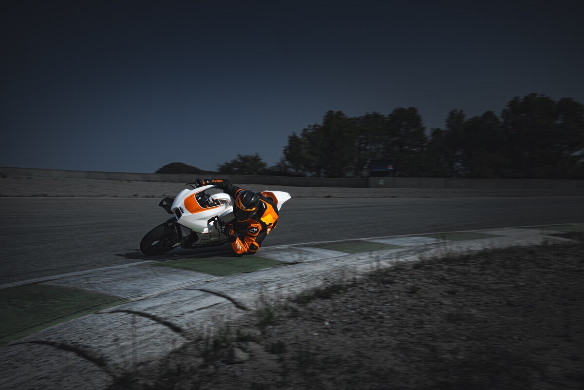 Volete una KTM per la pista? Costa 42mila euro